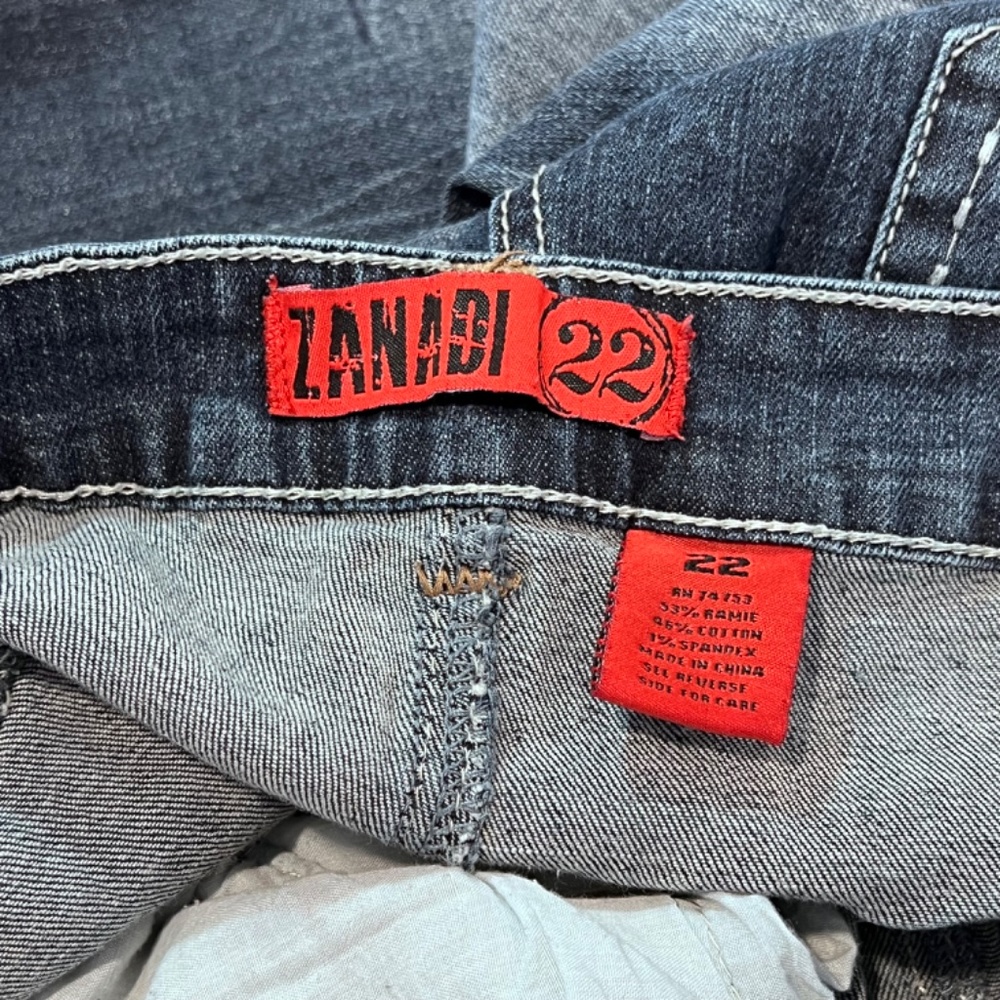 Zanadi Distressed Jewel Embellished Cross Distressed Jeans Size 22 - Picture 10 of 12